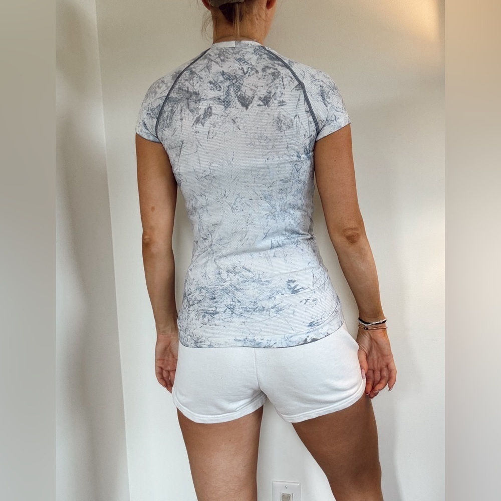 Lululemon Swiftly Tech Multi Dye Tee- Size 4 - Picture 4 of 4